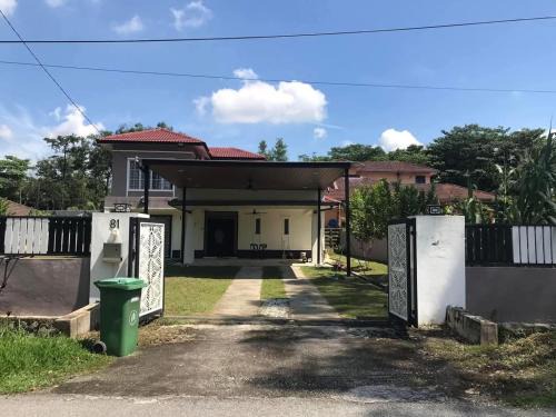 Bukit Beruntung House | Serendipity Resthouse