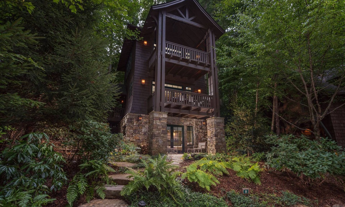 Cheshire House | Serendipity Treehaus | Chic Cheshire Village Home 1 Mile from Black Mtn