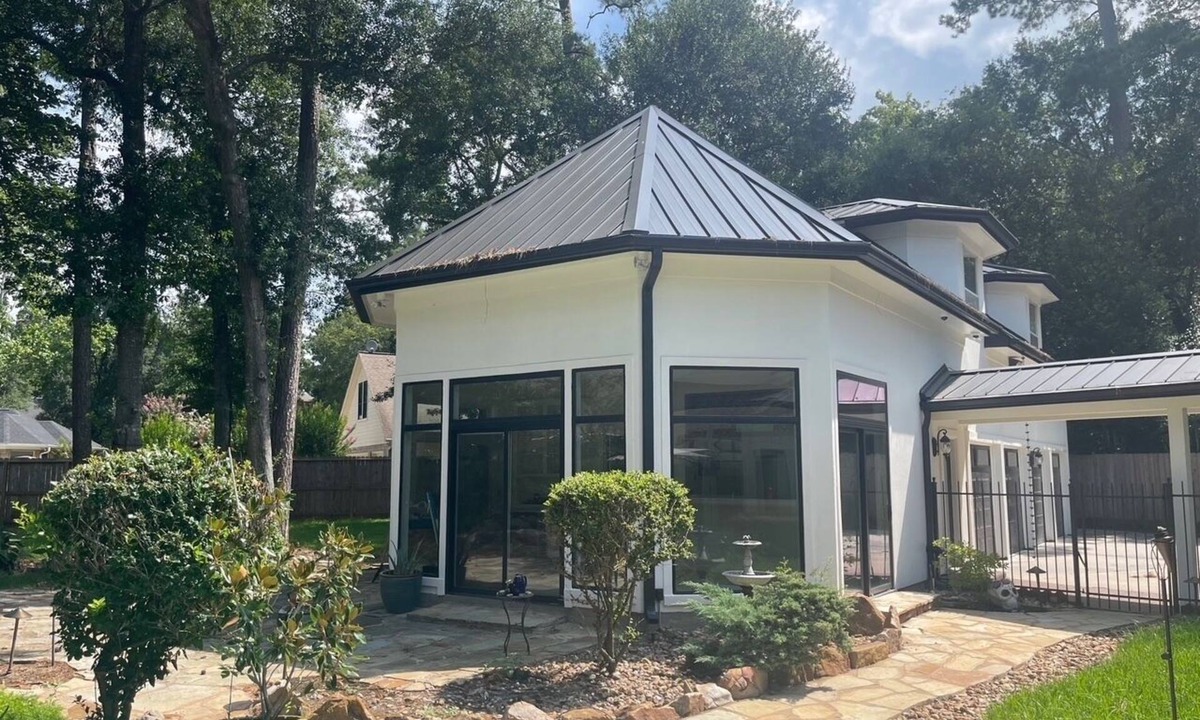 Grogan's Mill House | Serene 1-bedroom Loft-Style with Pool in the Heart of The Woodlands