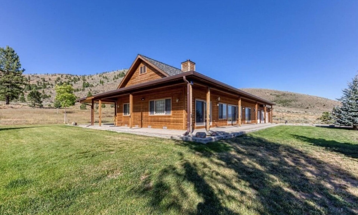 Beckwourth Cabin | Serene 12 acre mountain escape