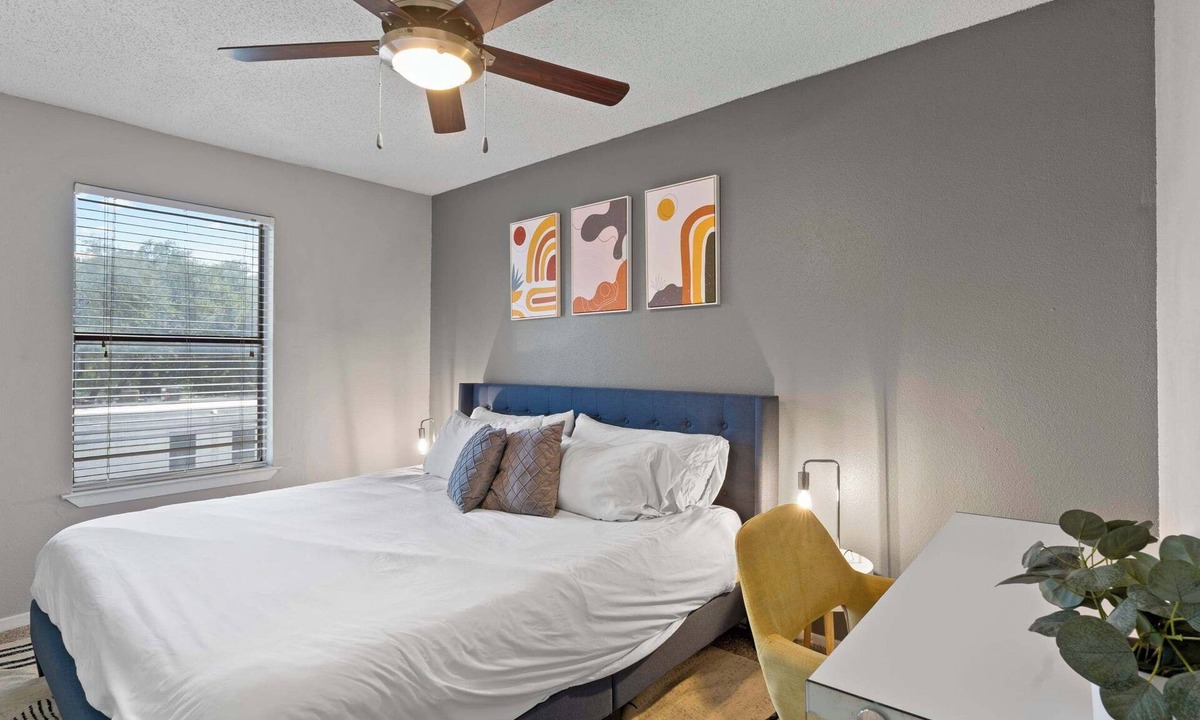 Brentwood Apartment | Serene 1BR suite w/fast WiFi + king bed + pool