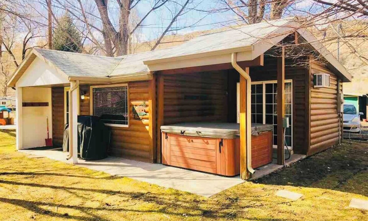 Sundance Cabin | Serene 2-bedroom cabin on The Provo River