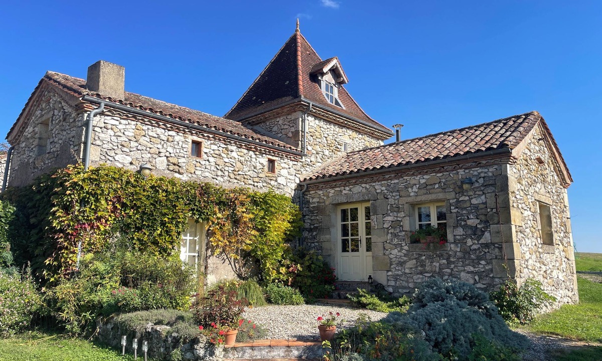 Saint-Eutrope-de-Born Apartment | Serene 2-bedroom tower in Saint-Eutrope-de-Born