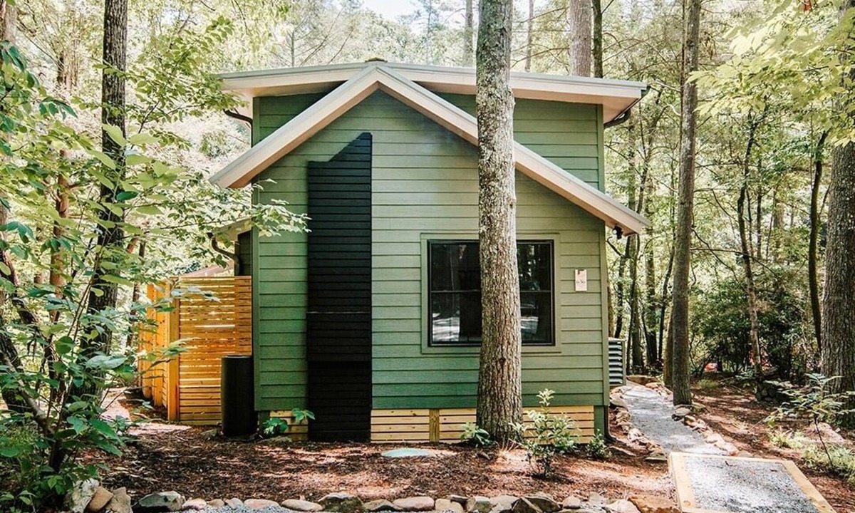 Rivers Edge Cabin | Serene 2BR Riverfront Modern Retreat | Hot Tub