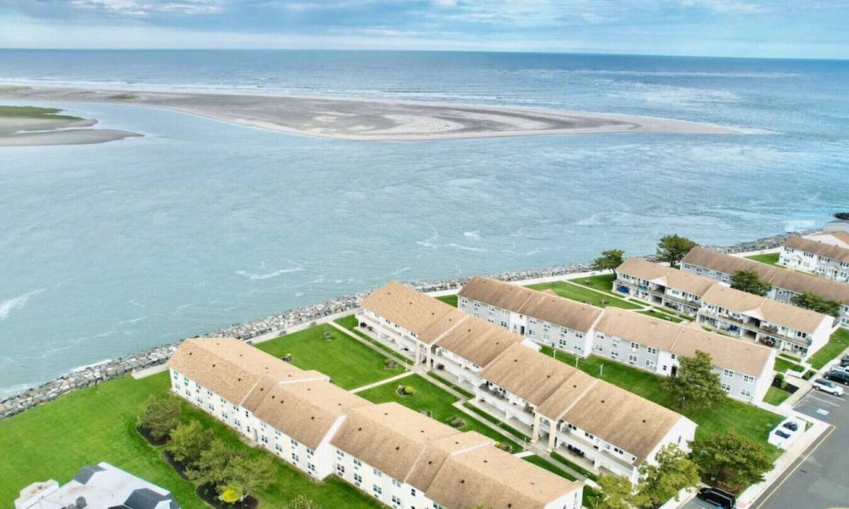 Anglesea House | Serene 2BR Seabreeze Escape w/ Inlet Views