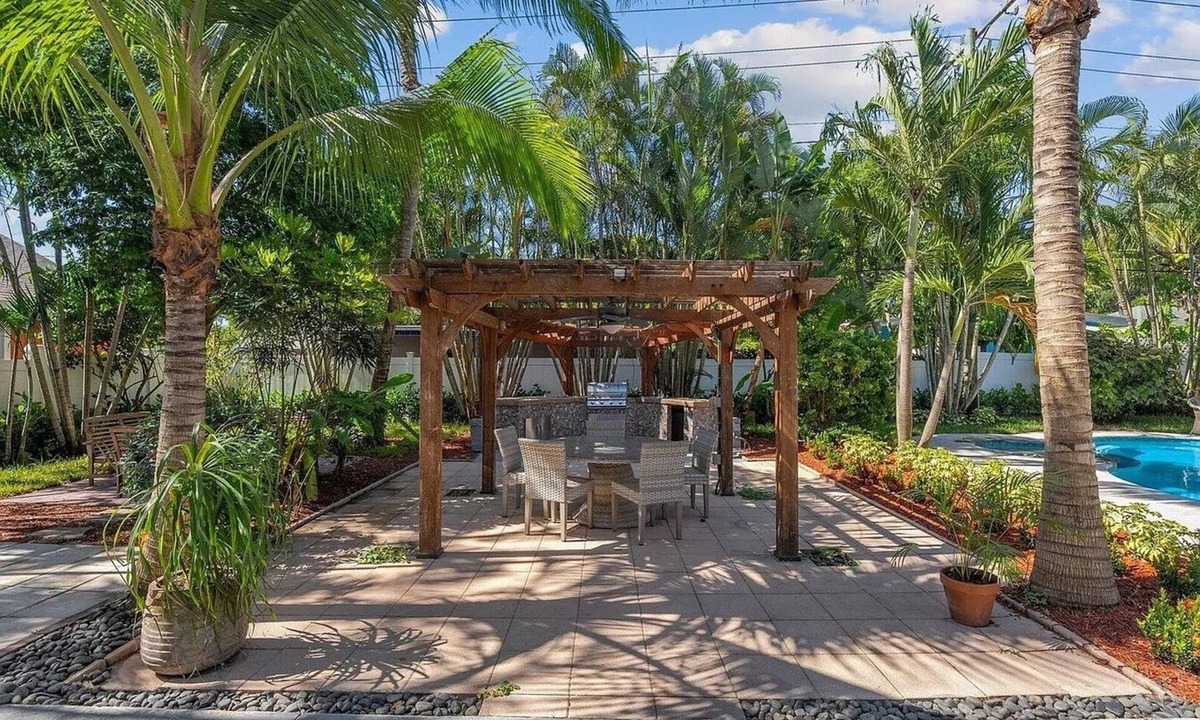 Poiciana Park II House | Serene 3-bedroom house with pool and heated hot tub in West Palm Beach