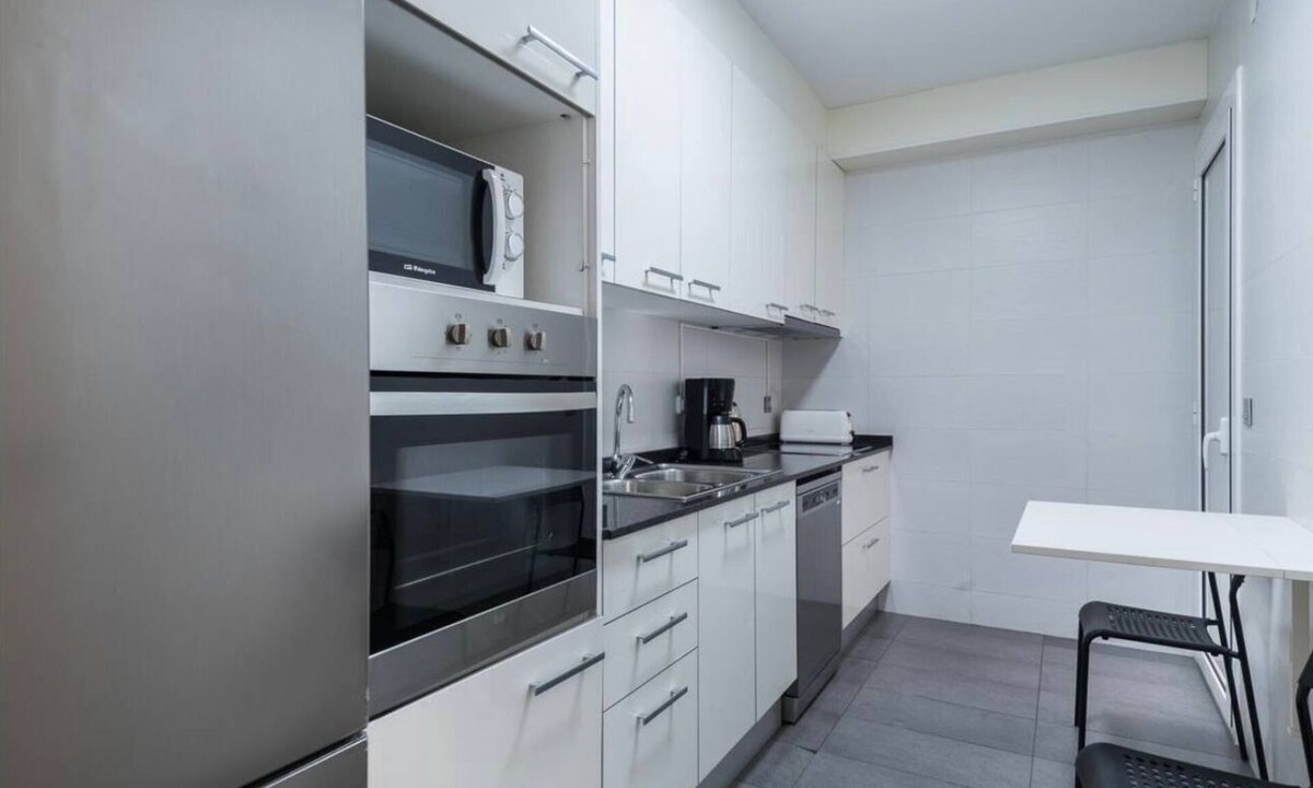 Esquerra de l'Eixample Apartment | Serene 3-bedroom apartment with AC in vibrant Barcelona