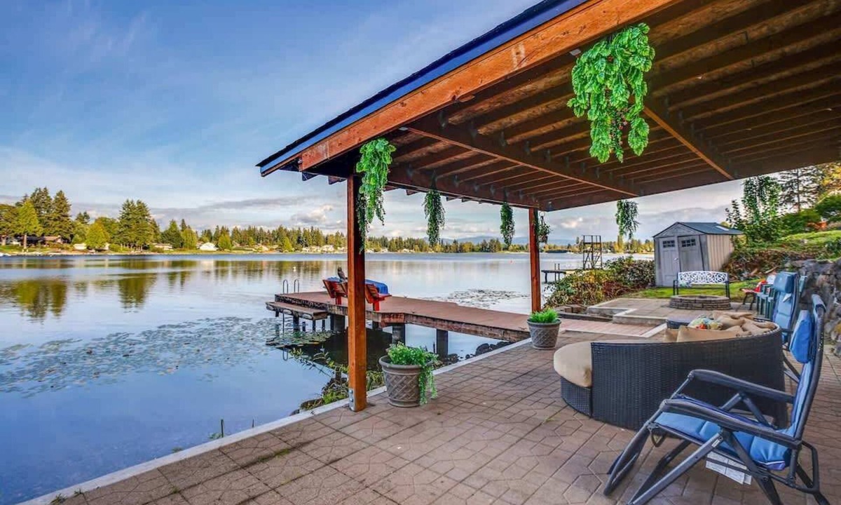 Covington House | Serene 3BR Home in Kent with Modern Comforts