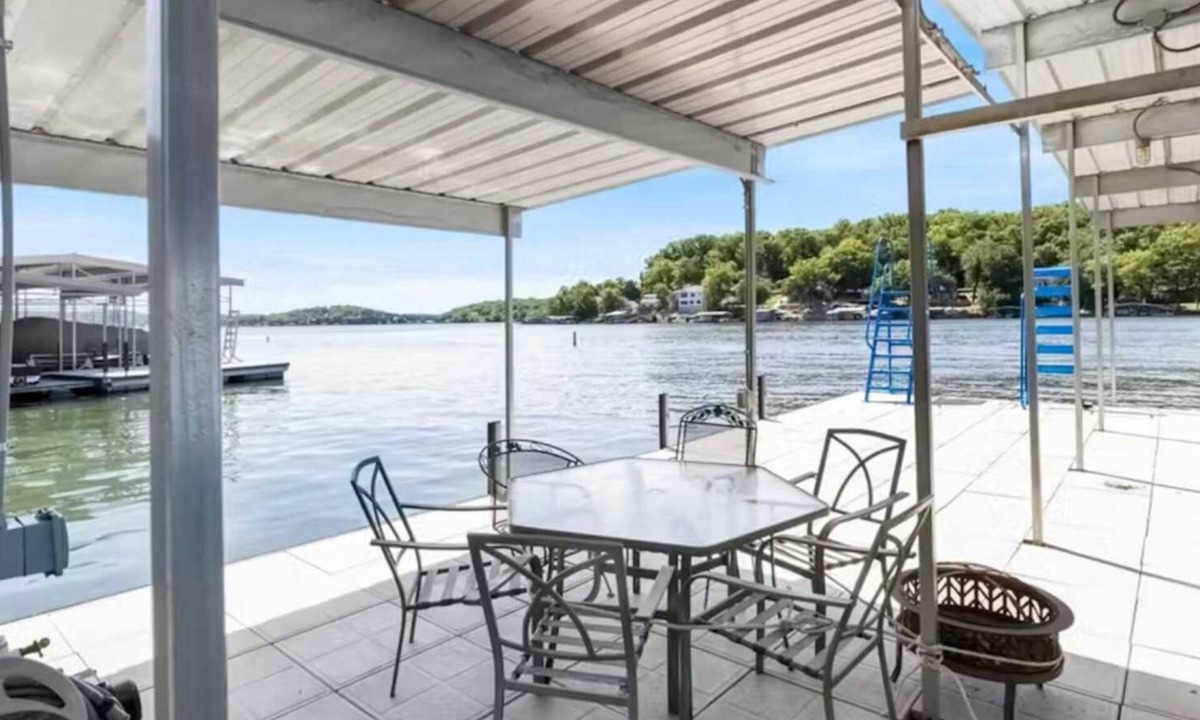 Gravois Mills House | Serene 4BR Lake House - LAKE VIEW - Gravois Mills