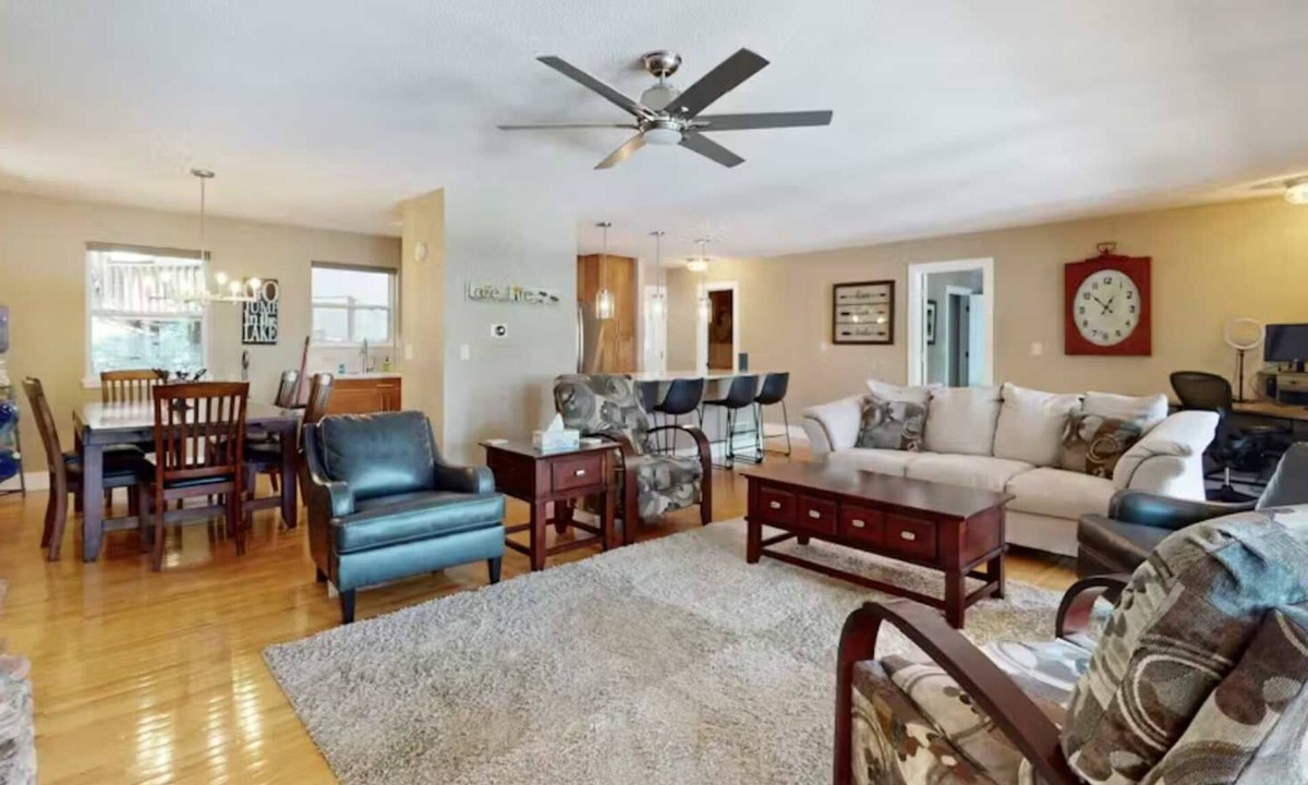Linn Creek House | Serene 4BR Lake House - LAKE FRONT - Linn Creek