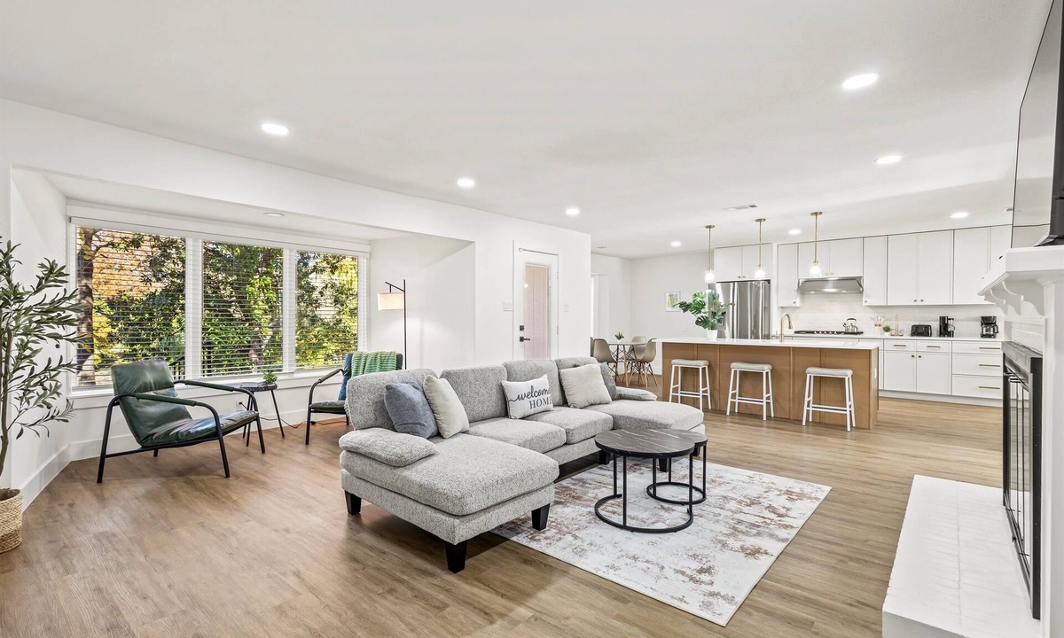 Farmers Branch House | Serene 4BR w/Open Layout | Close to Galleria & DFW