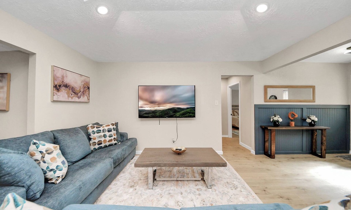 Oak Ridge North House | Serene 5-bedroom house with Pool in the Woodlands