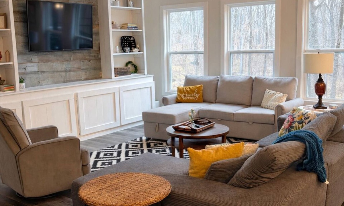 Renault House | Serene 5BR Retreat w/Hot Tub & Privacy