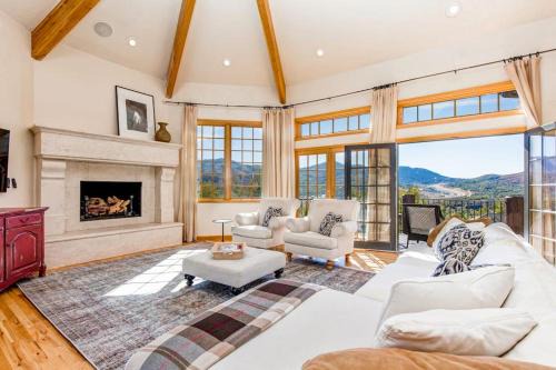 Summit Park House | Serene and Spacious 5BR with Gorgeous Views Hot Tub