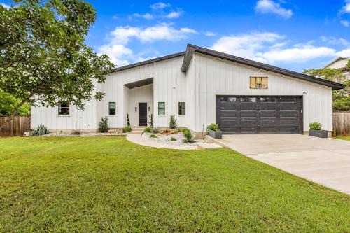 Hudson Bend House | Serene Austin Stunner