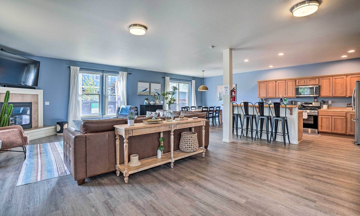 Larkspur House | Serene Bend Getaway w/Hot Tub & Fire Pit!