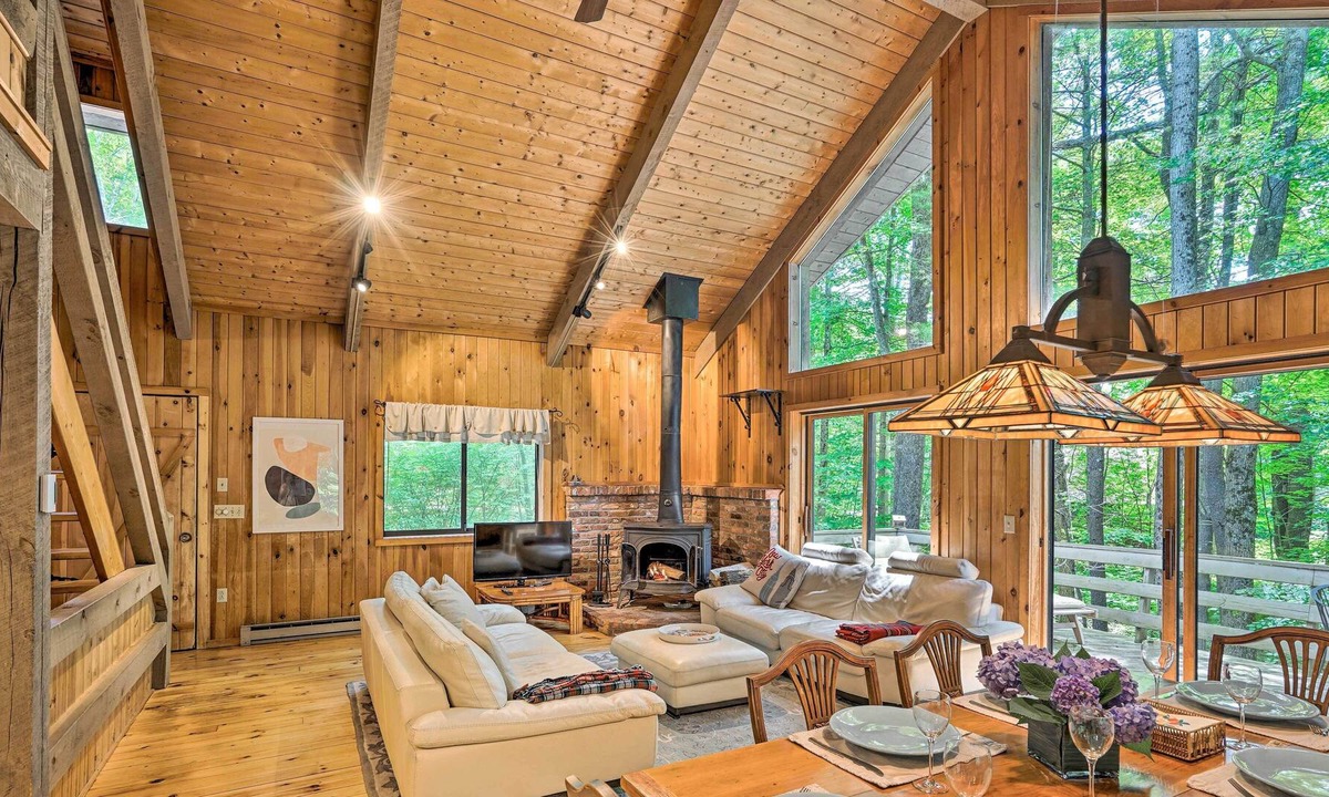 Otis Cabin | Serene Berkshires Cabin w/ Deck & Fire Pit!