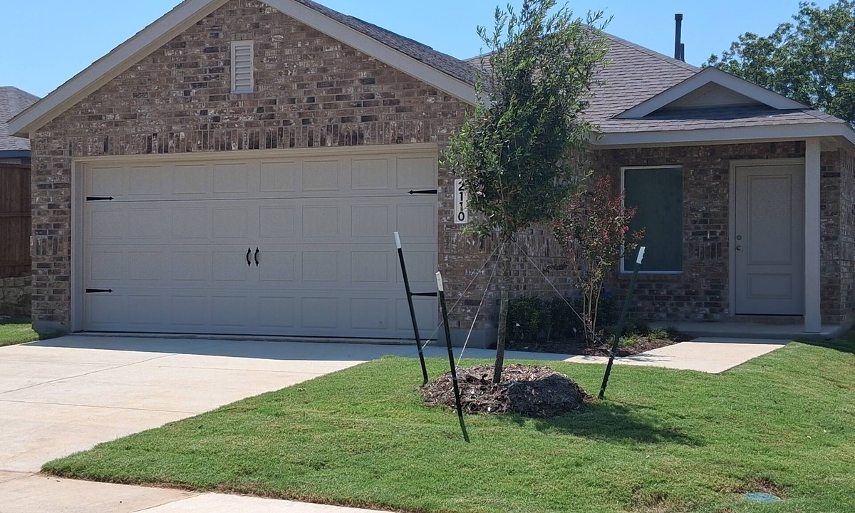Aubrey House | Serene brand new modern 4-bedroom house with AC in charming Aubrey