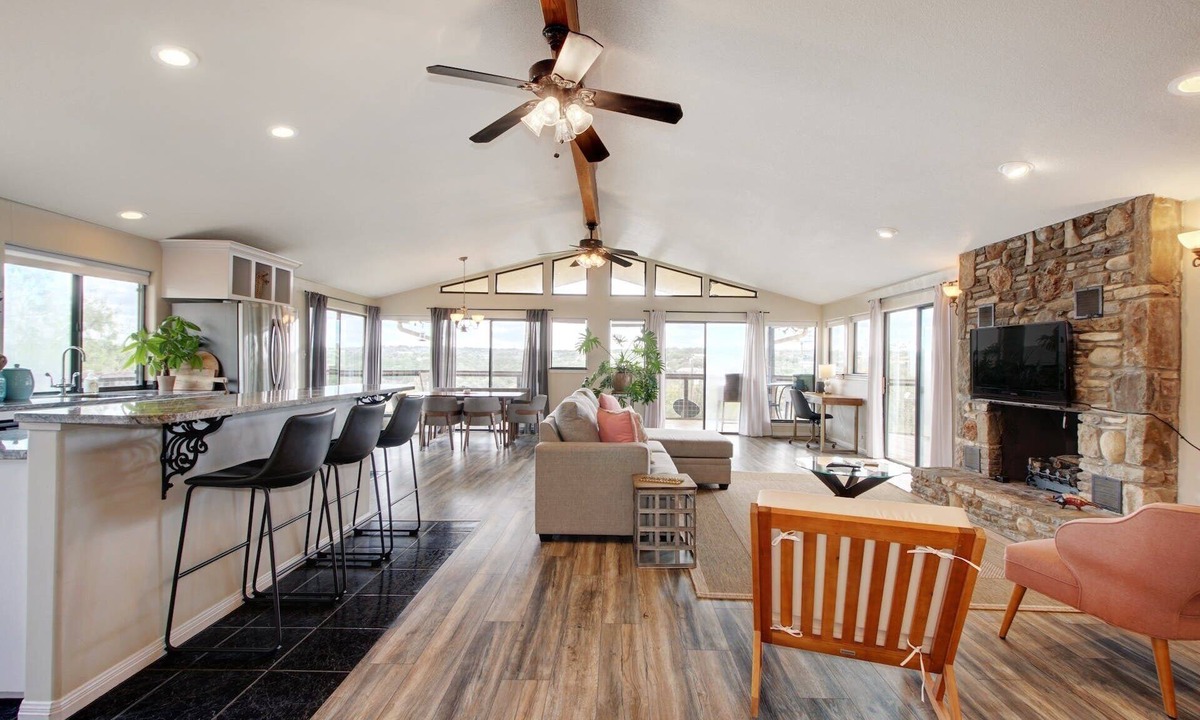 Burnet House | Serene Bungalow Amazing Views & Pool & Birdwatching!