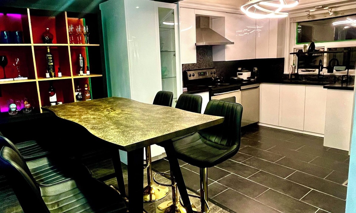 Richmond Hill House | Serene bungalow in Richmond Hill perfect for a relaxing getaway