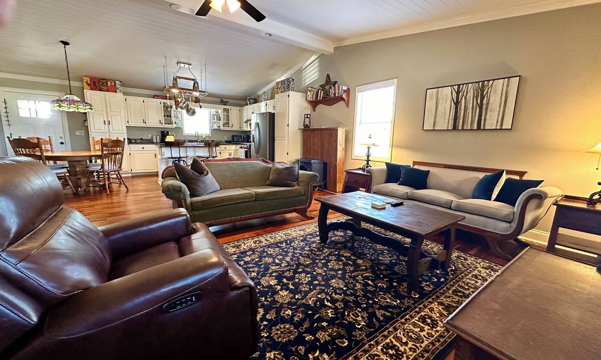 Langston House | Serene Cabin Near Lake Guntersville - Great for fishing, hunting and family fun