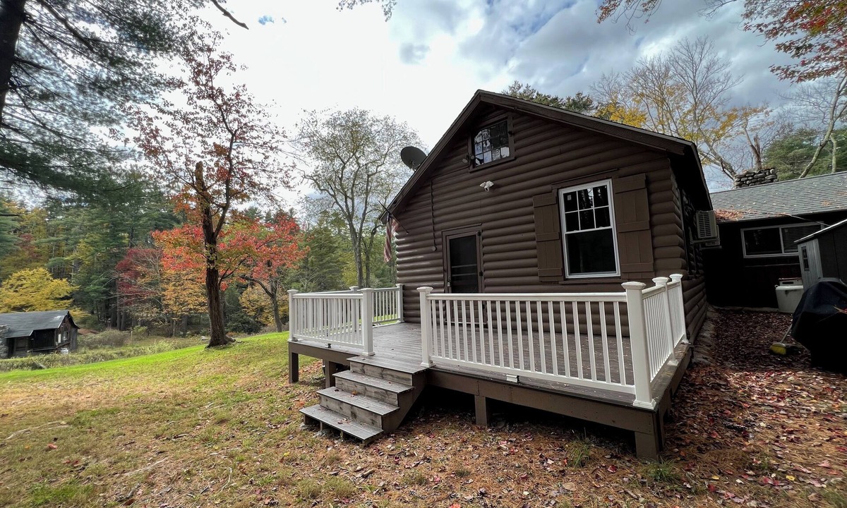 Forestburgh Cabin | Serene Catskills Lakefront Cabin - Rustic Hideaway