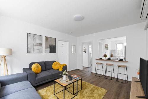 Elwood Apartment | Serene Coastal Haven