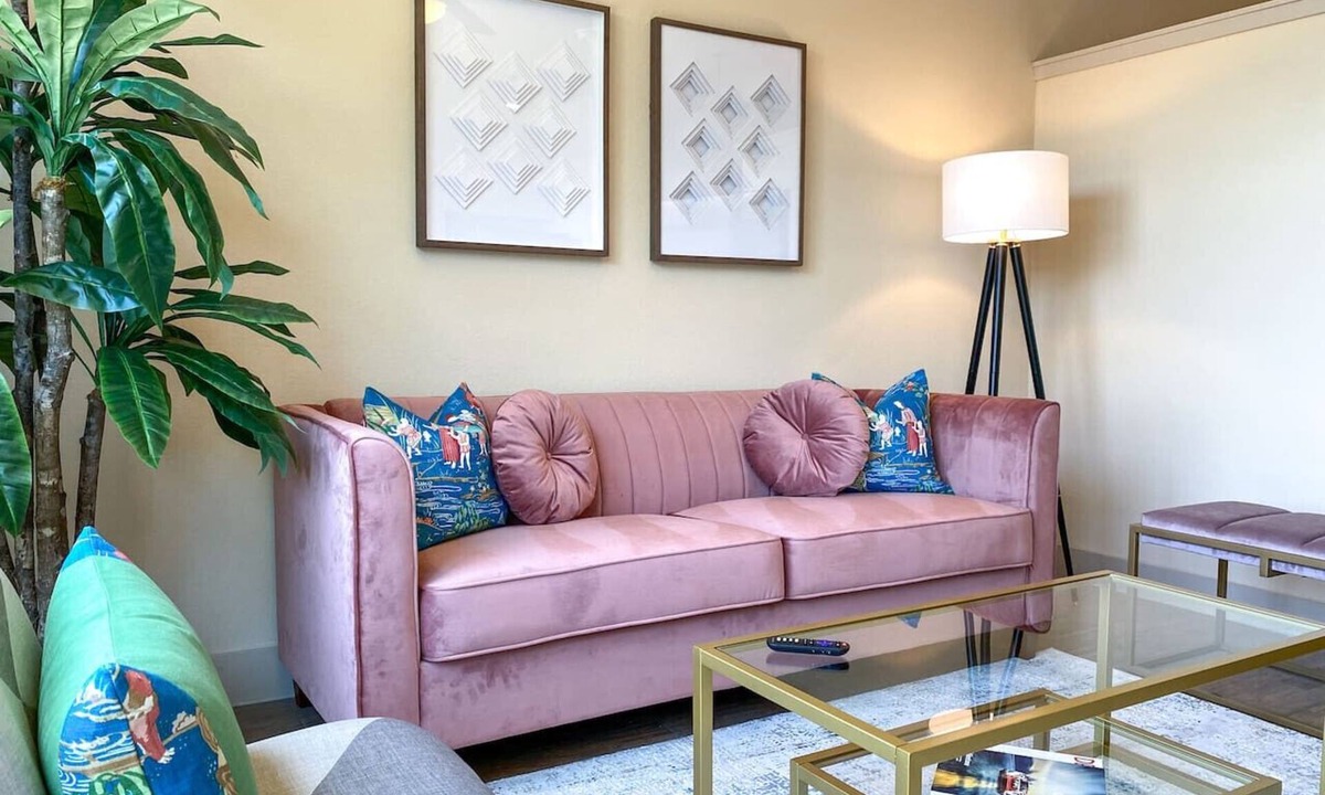 Downtown Fort Worth Condo | Serene comfort, close to shopping, walk Downtown!