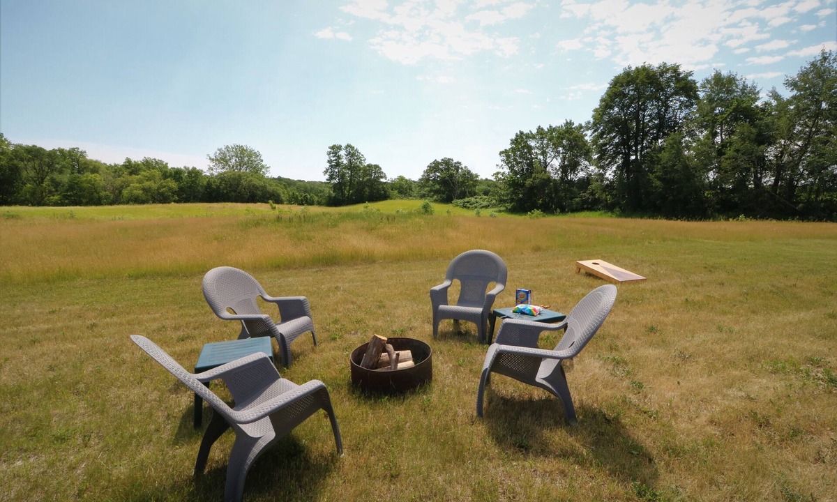 Alexandria House | Serene Country Haven with Over 3 Acres and Arcade Game