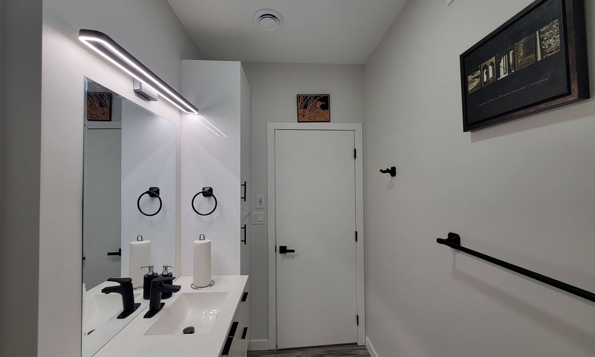New Bothwell House | Serene Cove Stays 2BR entire suite