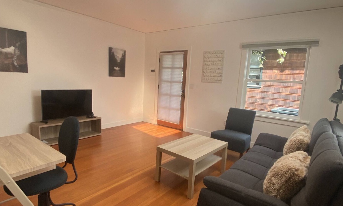 Central Berkeley Cottage | Serene Craftsman Cottage