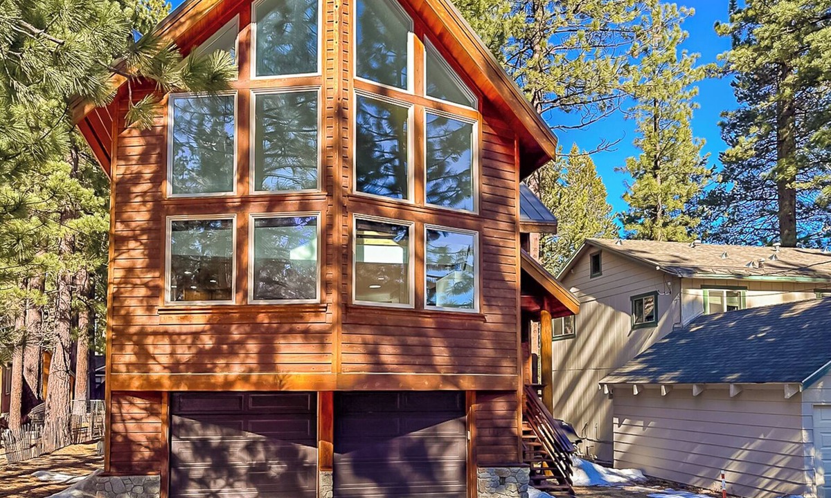 Sierra Tract Ski Chalet | Serene Creekside Chalet: Hot Tub, Games, BBQ
