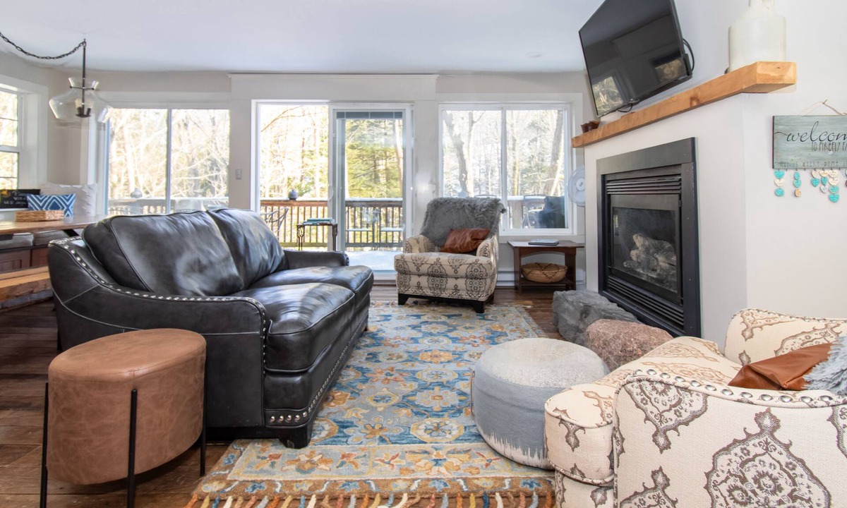 Munnsville House | Serene Creekside Escape: Your perfect Hideout Year-Round