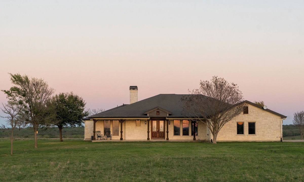 Thrall House | Serene Custom 4-bedroom house on 150 acres in charming Thrall