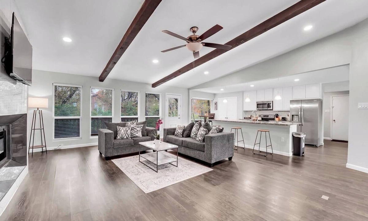 Garland Apartment | Serene Deck 10 Mins Garland City Square