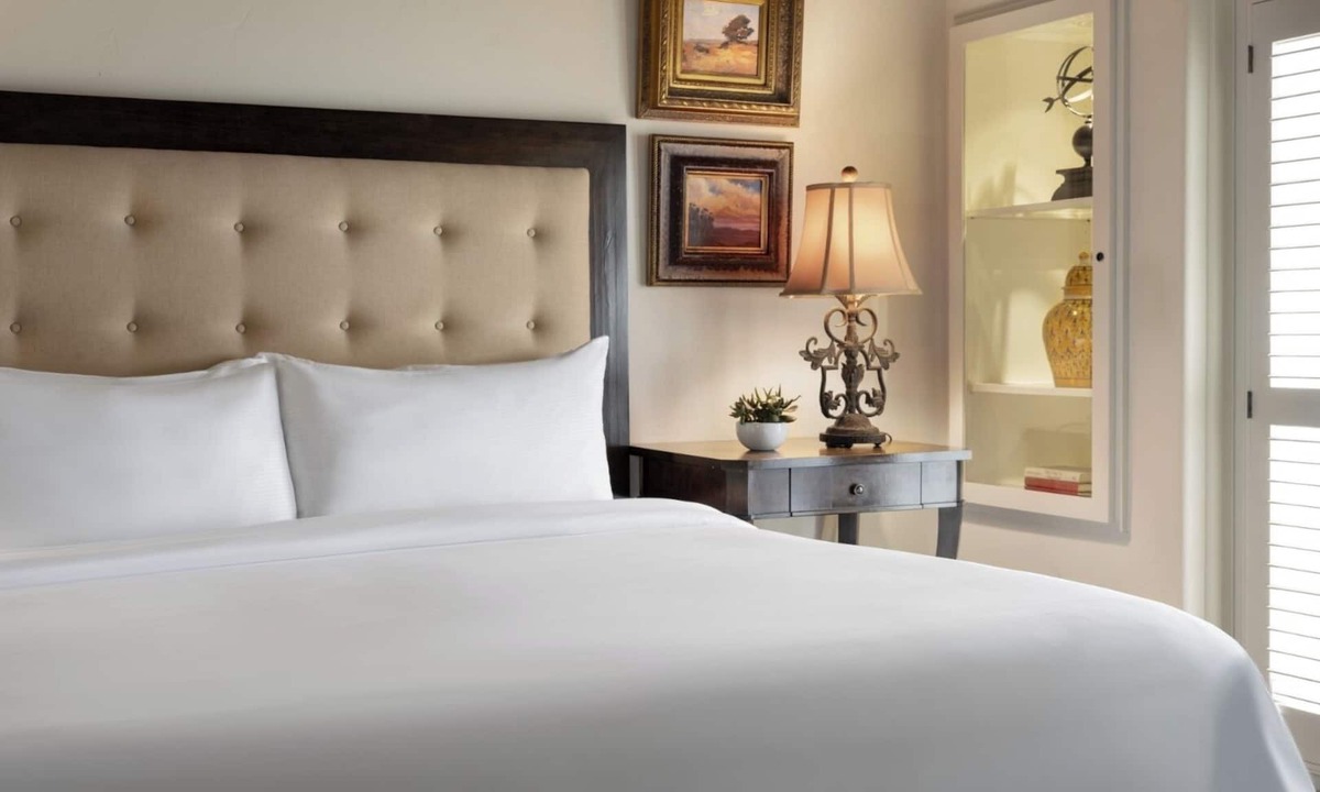 Borrego Springs Hotel | Serene Desert Escape in Spacious Rooms, Perfect for Yoga & Spa Lovers