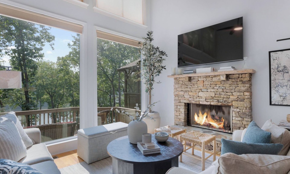 Big Canoe House | Serene Getaway: Your Ideal Retreat with Lakeside Views