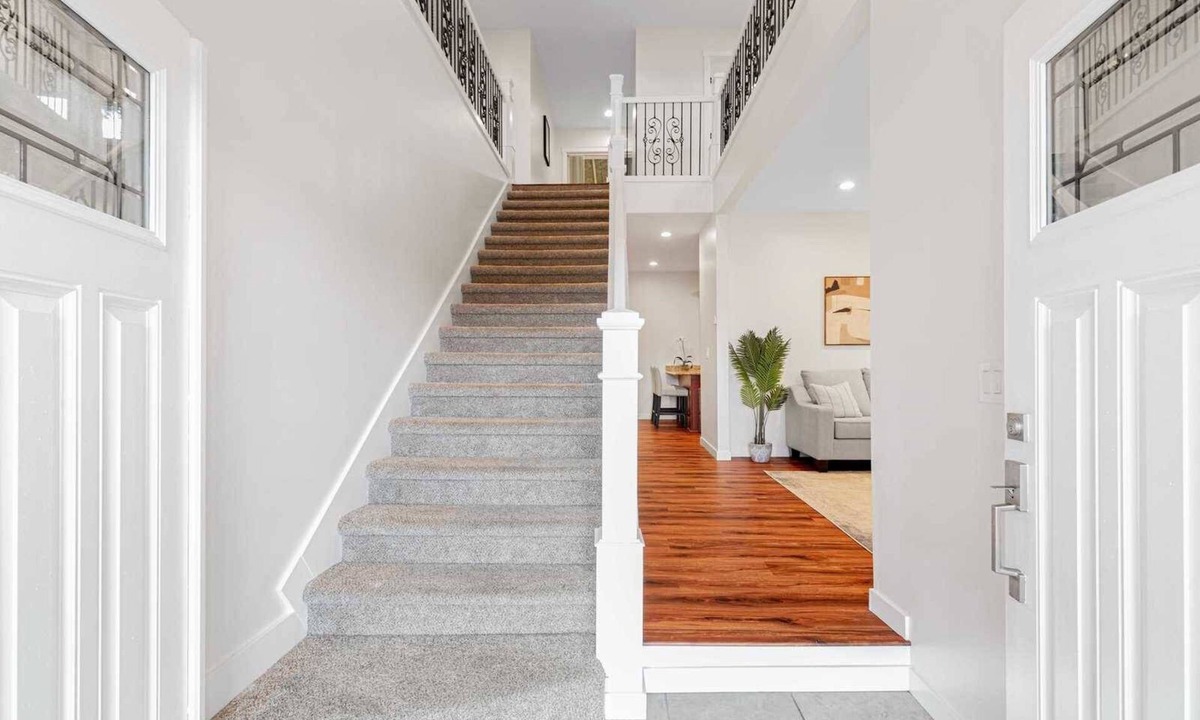 Kent House | Serene Haven On SE 101st Pl