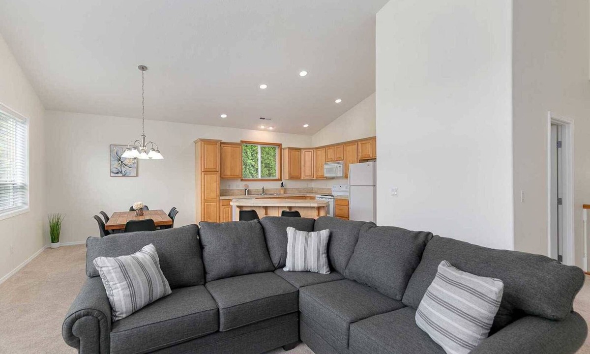 Pleasant Valley House | Serene Haven Retreat on se 141st pl