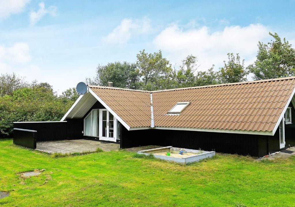Sønder Nissum House | Serene Holiday Home in Jutland with Terrace