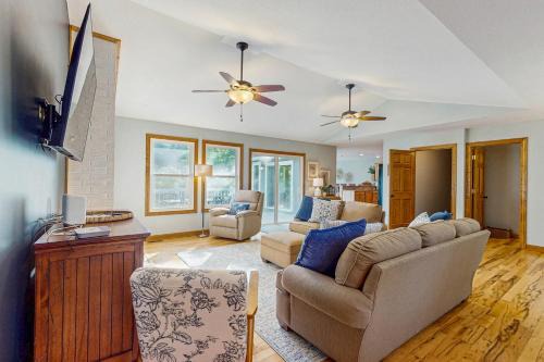 Caryville House | Serene Home Sleeps 14 Dock Waterslide Near Marina