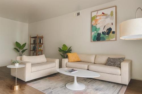 Del Rey Apartment | Serene King Bed Condo, MDR