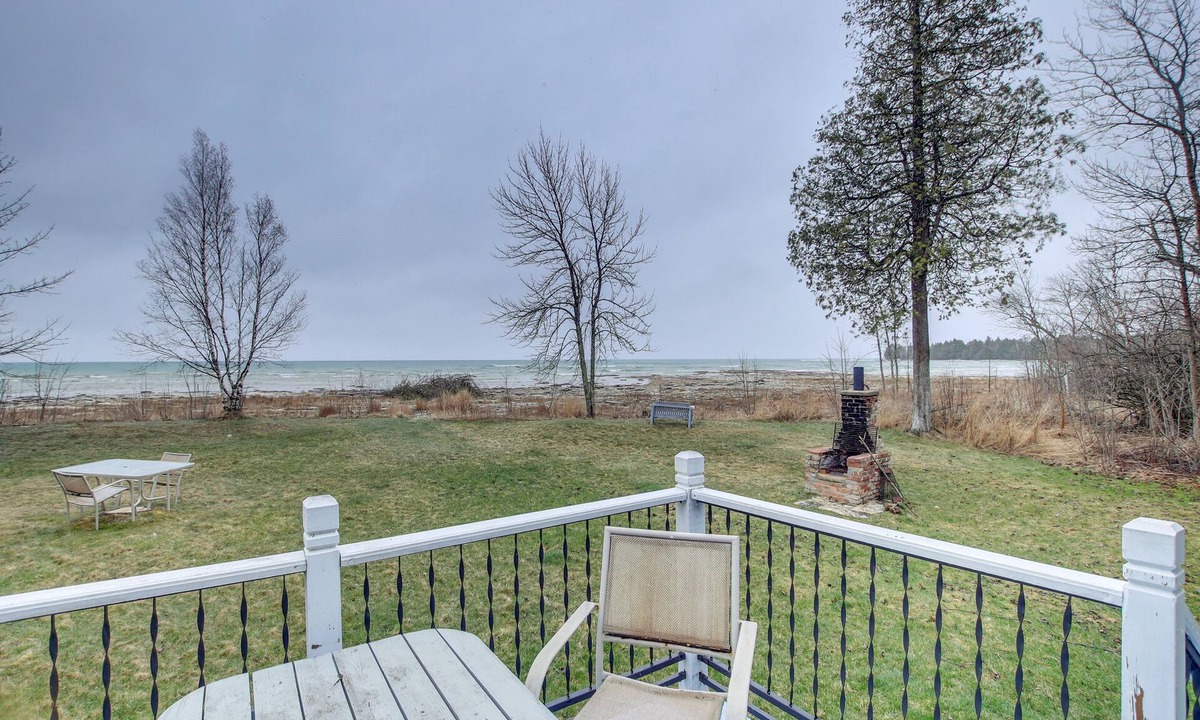 Baileys Harbor House | Serene Lakefront Baileys Harbor Home w/Deck!