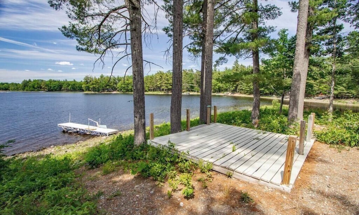 Bradley House | Serene Lakefront Retreat - 3 bedroom, pet-friendly, private, boat access