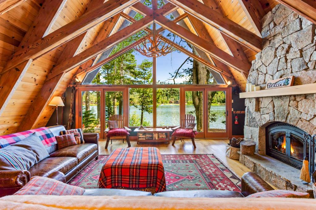 Serene Lakes House | Serene Lakes Splendor