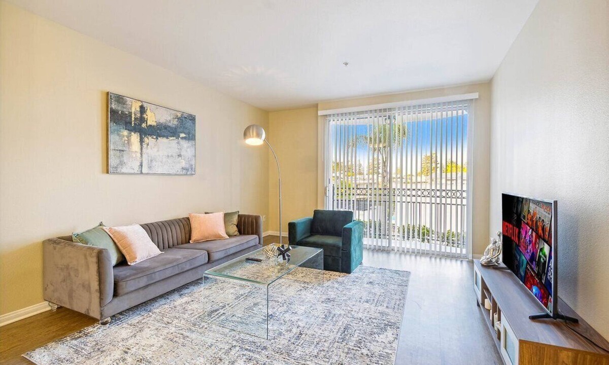Del Rey Apartment | Serene Marina Del Rey Retreat,Free Parking,Pool
