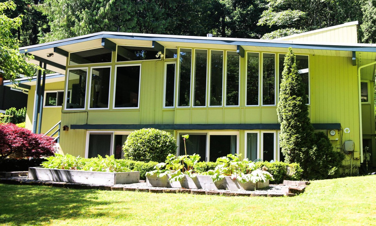 Innis Arden House | Serene Mid-Century Retreat