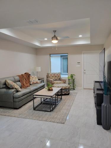 Palmhurst Apartment | Serene Mission Oasis!