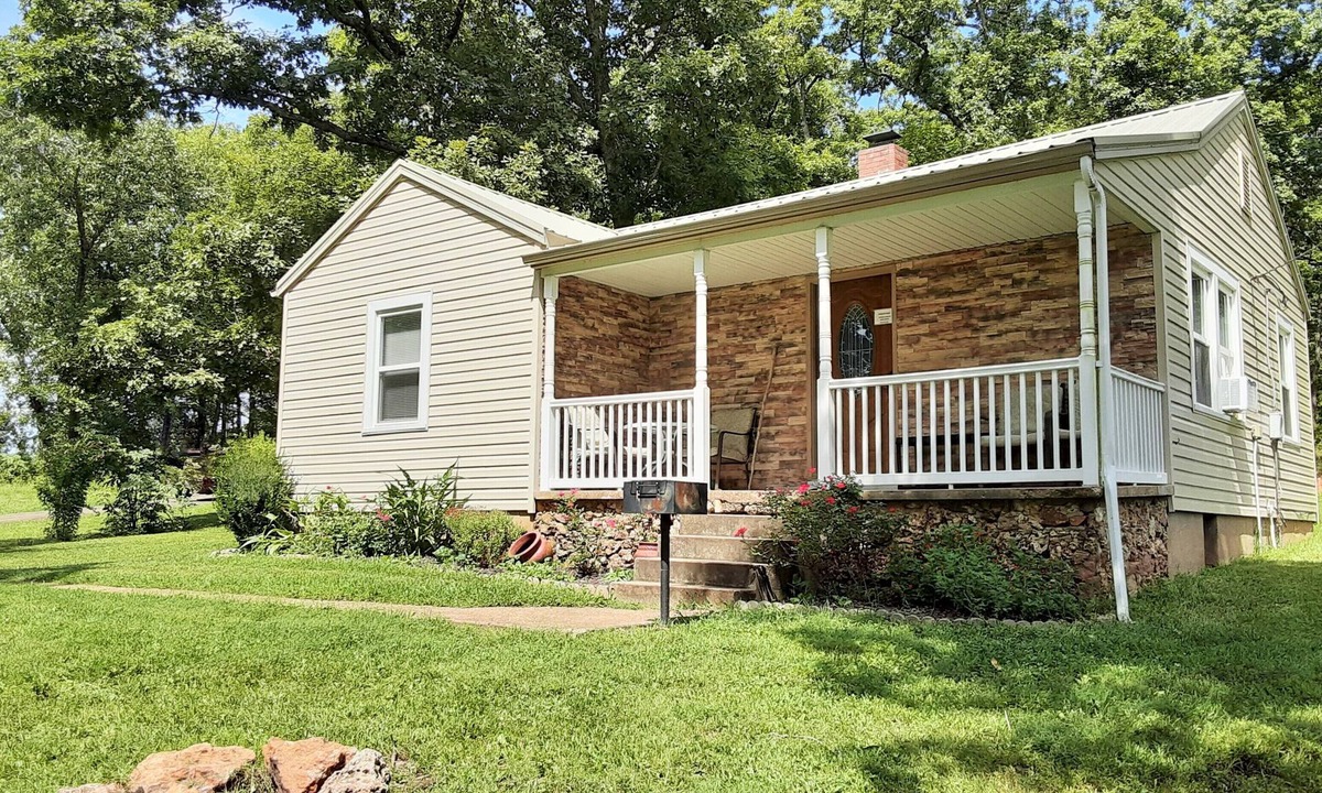 Potosi House | Serene, Modern, Cottage, access to a 60 Acre Lake