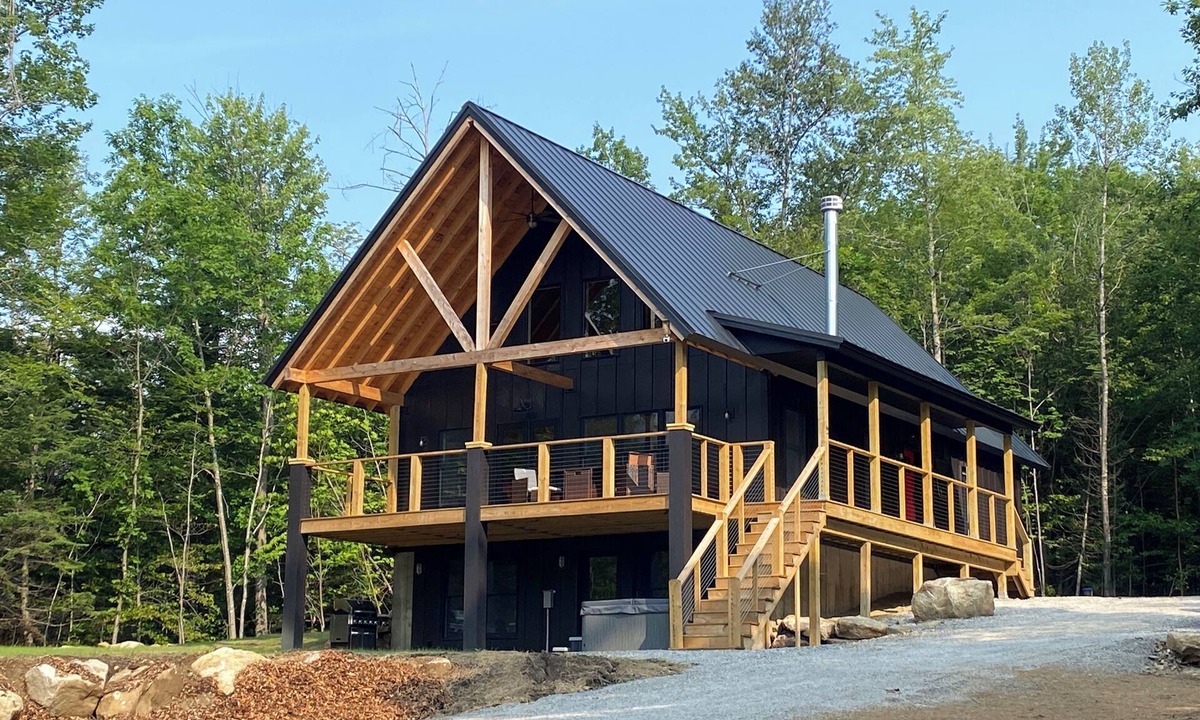 Sunday River Area Cabin | Serene Mountain Chalet Near Swimming Holes, 5BD+Loft, Hot Tub and Mountain Views